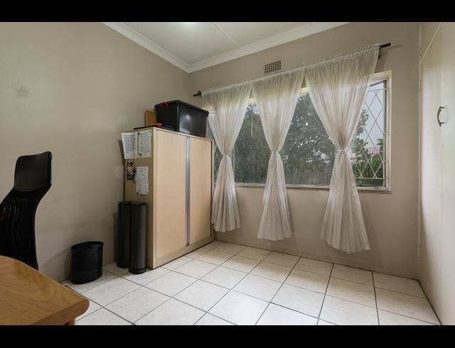 3 BEDROOM FREEHOLD FOR SALE IN DINWIDDIE